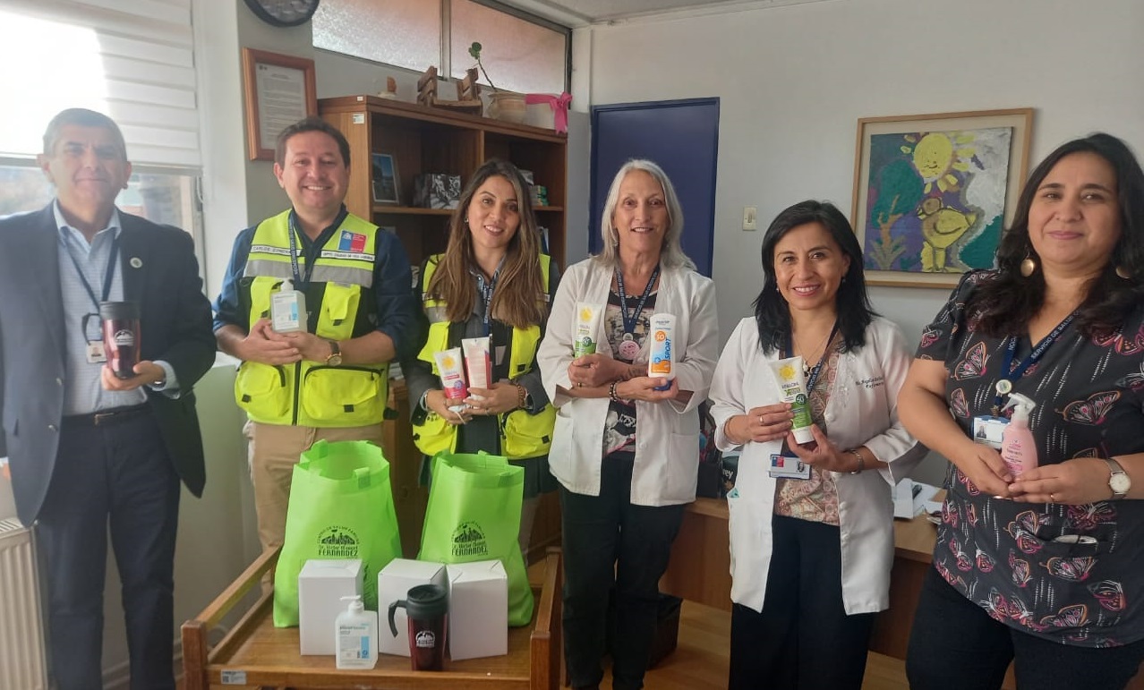 Entrega De Donaciones De Enseres Al Jefe Del Departamento De Calidad De Vida Del Servicio Salud Concepción
